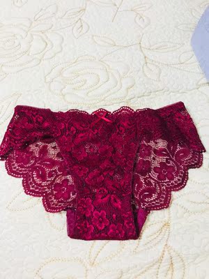 东西收到了，和图片里面描述的一模一样，质量非常好，面料很亲肤，颜色也很正，更重要的是款式和蕾丝是我喜欢的。夏天穿很舒服，透气不闷热，非常满意的一次购物，祝老板生意兴隆，以后还会一直关注的。大爱。