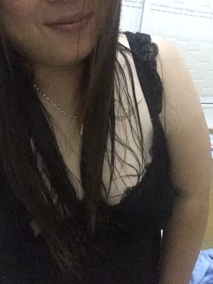 睡衣质量很好，不是30.50那种质量，并且带钢圈的非常有型，生完孩子胸部下垂了，穿上这款睡衣，棒棒的，老公也说好看呢，一分价钱一分货，下次还会光顾的，祝卖家生意越来越好&hellip;&hellip;