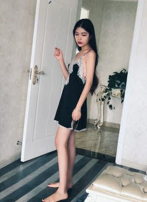 宝贝收到了 试穿了下裙长 长度到大腿 蕾丝花边是灰色的比纯白色的蕾丝搭配起来不突兀一些 舒适度还好 胸小的可以穿件文胸 比较性感（第一次穿这么性感的睡衣） 目前还算满意的&hellip;&hellip;&hellip;