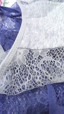 这组也是冲着颜色拍的，颜色不错都很好搭内衣。拍时没仔细，居然拍单件时，拍了和这三件一组是一样的款，价格没差多少，但质量上有区别，就是收口处单价的收口效果好，而这三件一组的都是长出来一结，效果就差了一半去，除这其它都一样