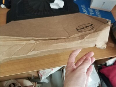 买了三个，有个不合适退回去了 三件也没有单独的袋子装，全放在一个袋子里 快递来的时候箱子已经变形了 客服回复总是要等很久