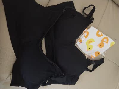 宝贝收到了，试了也很合适，质量也很好。卖家还赠送了小礼物，值得购买