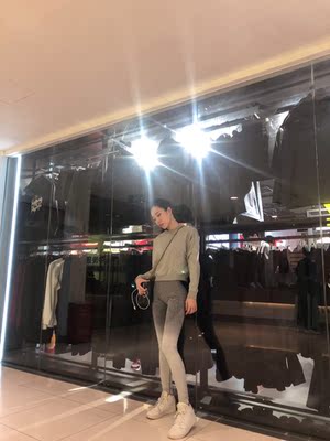 看图片觉得很特别就买了，收到实物后真的不要太好看！穿起来超舒服！穿起来超显身材，像我这种扁平pp的人，竟然穿出了臀型也是🤭🤭🤭开开心心～穿着去练舞基本都沉浸在自己的身材当中无法自拔&hellip;&hellip;赴上一个。。自嗨视频