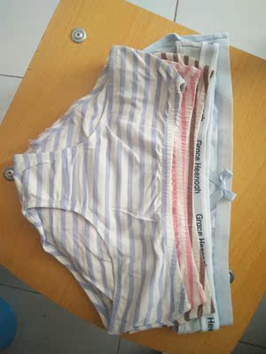 一共买了五条内裤~摸起来质感还不错~款式也挺好的~还没穿~感觉应该不错~