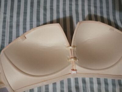 面料很柔软，对平胸妹子不友好