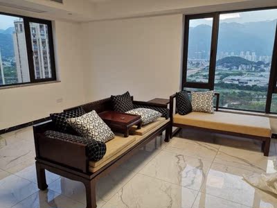 贵妃椅果然没让我失望，没有味道油漆，没让我失望，因为家里有孩子最怕有味道什么的，我是根据我家的空间尺寸定制的，刚刚好。非常不错，性价比高，高端定制大气上档次，服务也很周到。有需要还会继续光顾的。