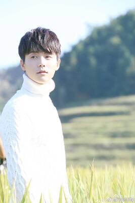 宝贝不错，就是不带肩带的话感觉要往下掉一样，后续不知道怎么样，希望能一直坚持好质量