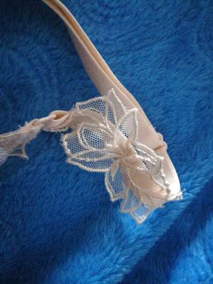 肩带很特别 很舒服 就是好像感觉穿上胸型有点