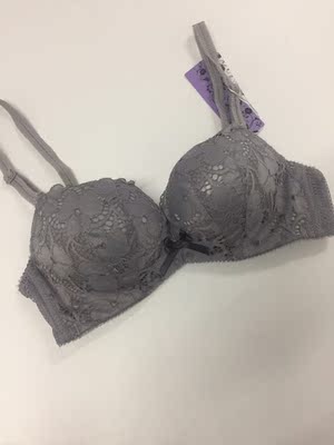 内衣物流好快啊 收到货后立刻先试了一下 无钢圈的穿着很舒服 关键是还很聚拢 感觉上升了一个罩杯 完全没色差 洗了也不掉色 很满意 面料很舒服,边边蕾丝不会扎,总体很舒服哟设计的很时尚又特别合身 喜欢的小宝贝可以购买哦 内衣物流好快啊 收到货后立刻先试了一下 无钢圈的穿着很舒服 关键是还很聚拢 感觉上升了一个罩杯 完全没色差 洗了也不掉色 很满意 面料很舒服,边边蕾丝不会扎,总体很舒服哟设计的很时尚又特别合身 喜欢的小宝贝可以购买哦