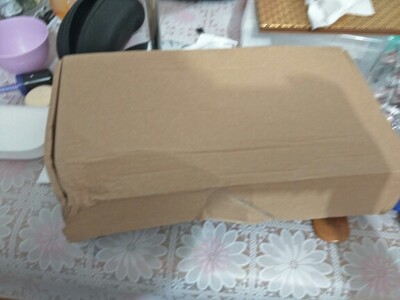 内衣不错，聚拢效果很好，不过有一种类似胶条的味道，洗过了还会有一点儿，整体来说对得起价格，不过，包装真是一言难尽，物流也是慢的可以