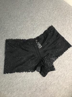 质量超好～很是性感。不过感觉比较适合小胸mm～ 大胸穿着爽是爽，但是总有点兜不住的感觉～