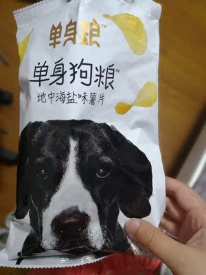 一般吧，也没有很精致，小胸穿上之后，就成了平胸，买的绿色并不会透点，还没有穿浅色的衣服试过