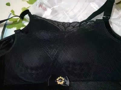 一次买了两件黑色和肤色的。非常舒服的透气效果超级好，再也不怕闷热了，又看上了其他款准备下手。