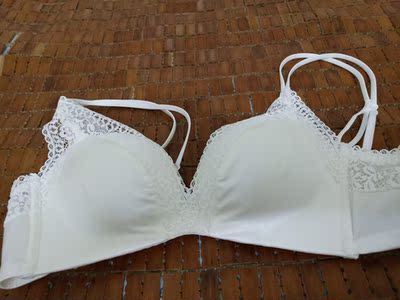 物流很给力，衣衣比想象中的好蛮多，很顺滑，试穿了一下，很舒服，比实体店划算多了，以后有需要会再回购，并推荐给朋友。