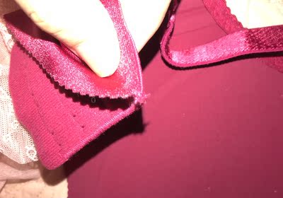 买了好几次了，但是越来越差了，排扣那里太硬了，后背痛，后来才知道是这个摩擦到的，失望