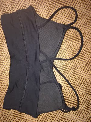 款式好看,配衣服非常好看,胸型也好看,而且很贴身,非常喜欢 款式好看,配衣服非常好看,胸型也好看,而且很贴身,非常喜欢