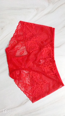 好喜欢呀 颜色很纯正 大红色很鲜艳呀 质量特好 很柔软的面料 蕾丝也很软 赞！