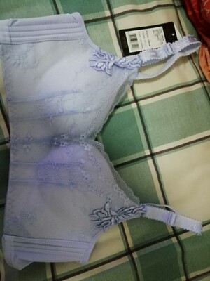 东西很不错,很舒服,穿着感觉也好,物流也给力,总之是一次愉快的购物 东西很不错,很舒服,穿着感觉也好,物流也给力,总之是一次愉快的购物