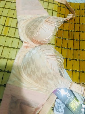 是正品，第二次购买了！杯型很好！喜欢的朋友不要犹豫！不然没得型号啦！