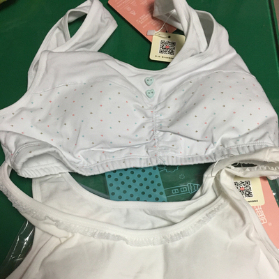 挺好的纯棉的,松紧带的地方不是外露的不会勒人,买了两件还送了一条内裤,内裤的质量也挺好的。弹性比较好! 挺好的纯棉的,松紧带的地方不是外露的不会勒人,买了两件还送了一条内裤,内裤的质量也挺好的。弹性比较好!