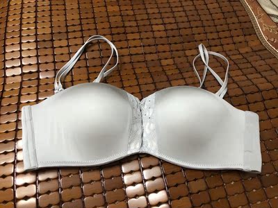 超级舒服，不压胸，无肩带也不会掉，没有钢圈很free，穿着有型，高级灰颜色美。