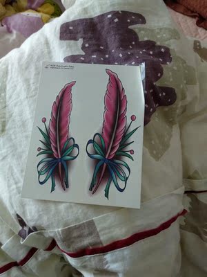 宝贝一般，反正我用了管了一会，可能每个人肤质不同吧！如果不掉的话，其实还多漂亮的！