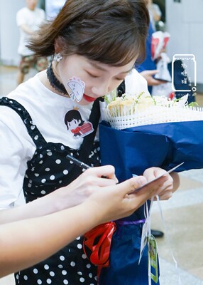 这个衣服还行，淘客买的很便宜。这个价位质量是好的。很棒很好。厉害