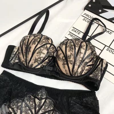 好性感哦(。・ω・。)确实要买大一码。加上送的垫子挺大的,而且还舒服的!穿上男朋友绝对爱死系列,形状很好看,闪闪发亮的,蕾丝不会扎,穿着也没压迫感,鸡心位置一点都不戳,贵得有道理吧,女孩子还是要穿好一点的内内。黑色很性感,漏出来也觉得很美 好性感哦(。・ω・。)确实要买大一码。加上送的垫子挺大的,而且还舒服的!穿上男朋友绝对爱死系列,形状很好看,闪闪发亮的,蕾丝不会扎,穿着也没压迫感,鸡心位置一点都不戳,贵得有道理吧,女孩子还是要穿好一点的内内。黑色很性感,漏出来也觉得很美