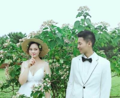 聚拢效果真的好的没话说了，粘得很结实，拍婚纱照好几套礼服，穿裙子什么的也不用担心漏出肩带了，贴在胸部会感觉得更舒服，更自然，完全摆脱了平常那种束缚和压迫的感觉，带着得劲不闷，轻松搞定婚纱照