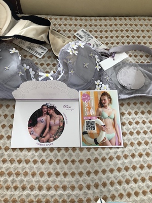 内衣很漂亮 手感也舒服 包装仔细哦，第一次购买这个牌子的内衣 试穿了一下尺码标准 等洗了穿过后 感觉舒服以后再来买。