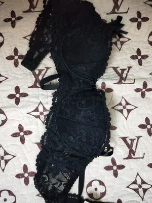 果然像描述的一样内裤有点小性感,哈哈,不过黑色的看着也还好,应该比白色的稍微没那么暴露些,比较薄,挺适合夏天穿,样子跟图片一模一样 果然像描述的一样内裤有点小性感,哈哈,不过黑色的看着也还好,应该比白色的稍微没那么暴露些,比较薄,挺适合夏天穿,样子跟图片一模一样