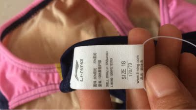 泳衣整体还是不错的，就是码子小得很，买的最大码18的，92斤穿上勒得很，不舒服。本想退货的，看衣料蛮好的就没退，应该买分体式的，可能就不存在小了的状况。原本想找个机会去学游泳才买的，到今天也没能如愿，所以泳衣也放在一边了