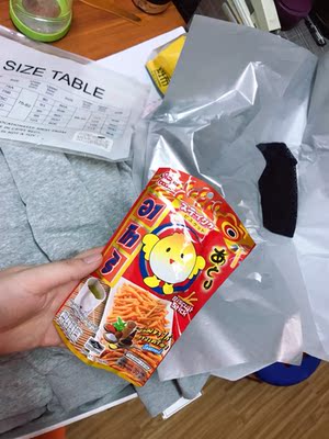 第一次买石榴家的东西，包装很精致，还送了零食