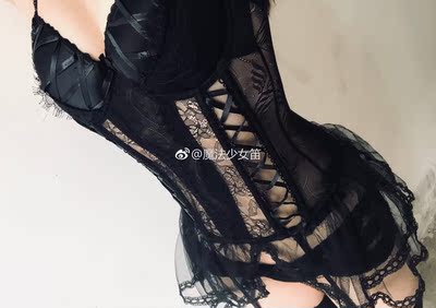 太性感了，买来下水洗没有掉颜色，很轻，穿上很性感，聚拢效果很赞尤其适合大胸。瘦身效果也不错，穿上挺显腰细。。。非常满意！