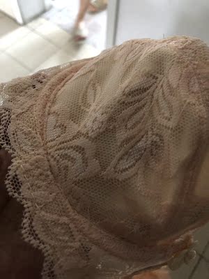 戴上了很合适。很薄。夏天穿正合适，东西非常好👍