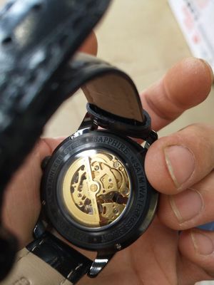 体验白领戴罗宾尼手表怎么样,是哪里产的品牌?上档次吗?