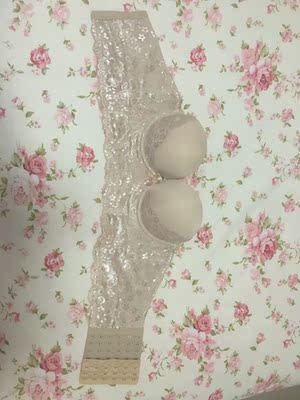 为了参加婚礼穿礼服特意买的。试穿了一下,拢胸效果还可以,而且是在无肩带的情况下,不会掉。质量也还可以,做工也很精细,送了背扣和两副肩带!还会继续关注! 为了参加婚礼穿礼服特意买的。试穿了一下,拢胸效果还可以,而且是在无肩带的情况下,不会掉。质量也还可以,做工也很精细,送了背扣和两副肩带!还会继续关注!