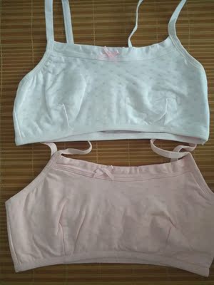 有点厚,质量还不错😄,女儿还没试,颜色桔色是有点偏红,一点也不像橘色的 有点厚,质量还不错😄,女儿还没试,颜色桔色是有点偏红,一点也不像橘色的