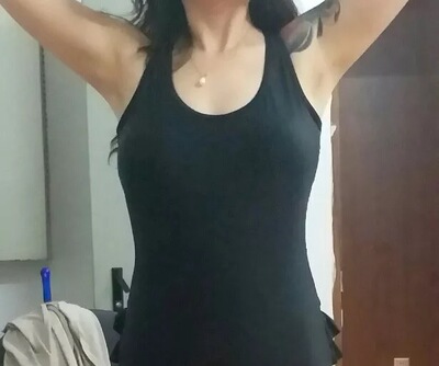 款式很好看，修身性感，面料手感柔软舒适，大小合适，很满意