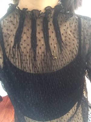 衣服还行,就是加小码我都觉得大,袖子那里很长,款式还是不错的,身高163,体重52公斤,供大家参考下! 衣服还行,就是加小码我都觉得大,袖子那里很长,款式还是不错的,身高163,体重52公斤,供大家参考下!