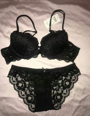 很好的一套文胸，包装什么都很好，对的起这个价格，很满意