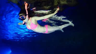 这套荧光粉跟塞班蓝洞好配,颜色超级漂亮的,泳衣好看,卖家人超级nice……下次旅行还要来买,给32个赞 这套荧光粉跟塞班蓝洞好配,颜色超级漂亮的,泳衣好看,卖家人超级nice……下次旅行还要来买,给32个赞