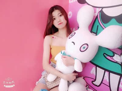 还可以，出去玩时贴的，可以撑个两三天不掉，还不错，挺逼真的