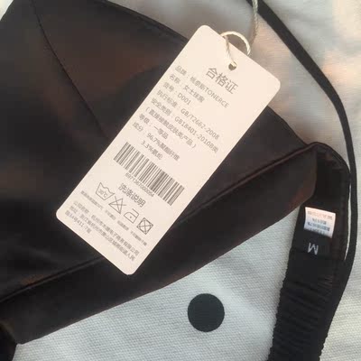 物流迅速 黑色吊带有些明显的线头 但香槟色吊带做工却是很好的 颜色也很舒服 客服处理问题有耐心且快速负责 买来搭配吊带和露背裙的 很合适