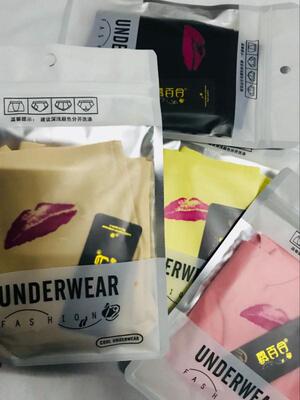 裤裤很快就收到啦，物流挺给力的，裤裤收到看起来很喜欢，是我想要的款式和颜色呢，没有色差，和图片上描述的一样，面料也很柔软亲肤，穿起来舒适度很不错呢，整体穿脱也都很方便，高腰收腹上身效果不错，下水洗了也不会褪色起球之类的，质量过关，也喜欢穿这种舒服不勒的内衣，总体来说还是很满意的，性价比高，值得推荐！