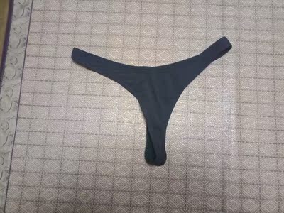 宝贝到货了,黑色比基尼挺好的,面料很舒服 宝贝到货了,黑色比基尼挺好的,面料很舒服