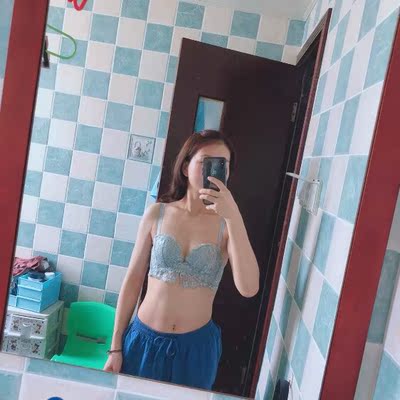 超级喜欢她家的内衣噢～非常好看 设计也很美 可以当平胸也可以聚拢 大爱～