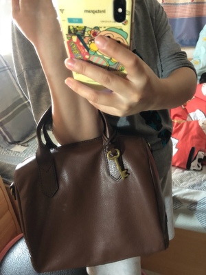 真实使用感受Fossil化石手提女包怎么样，上档次吗？最新款式是什么？