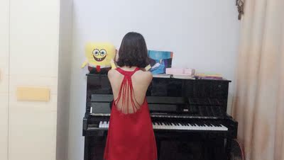 睡衣质量不错，洗了不掉色，冰丝的很凉快～穿着很舒服，款式也不错，很性感，超级喜欢～