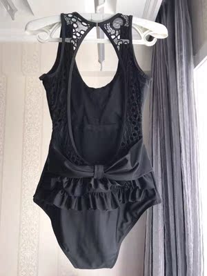 泳衣很好看，修身的又性感但一点也不暴露，面料柔软很舒服！